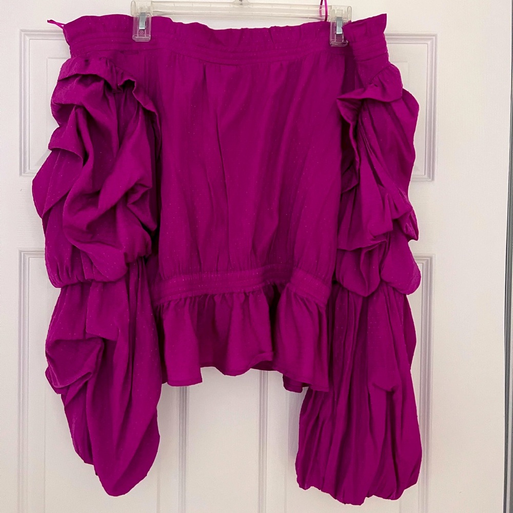 Off the shoulder Guess ruffled top.